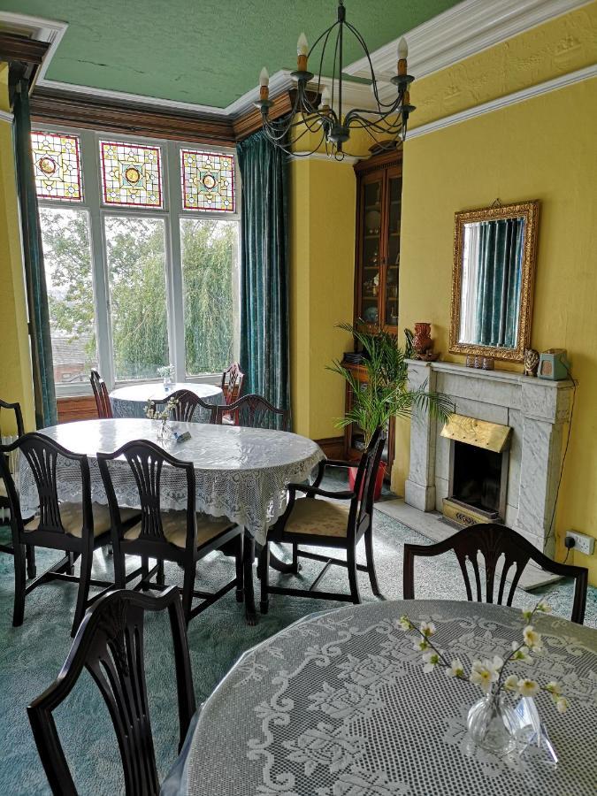 Chimneys Guest House Блэкберн Экстерьер фото