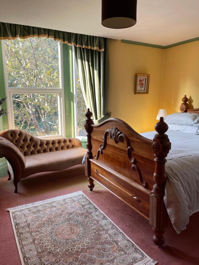 Chimneys Guest House Блэкберн Экстерьер фото